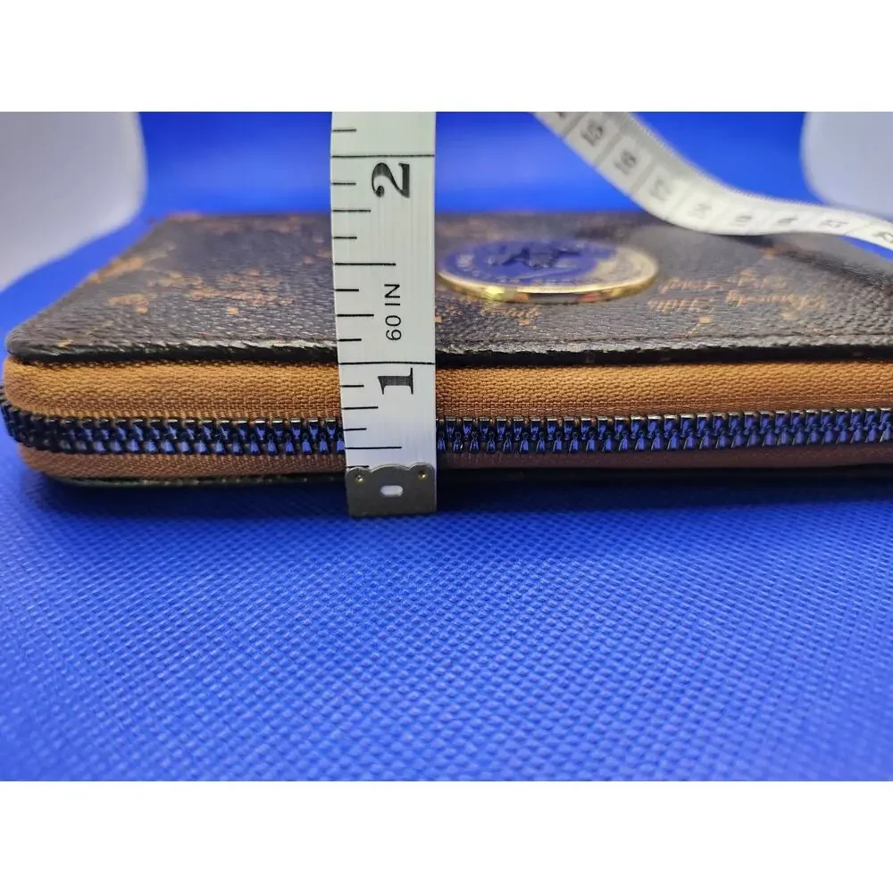 Beverly Hills Polo Club Signature Logo Brown Zip Wallet Emblem Wrist Strap NWoT - Picture 7 of 7